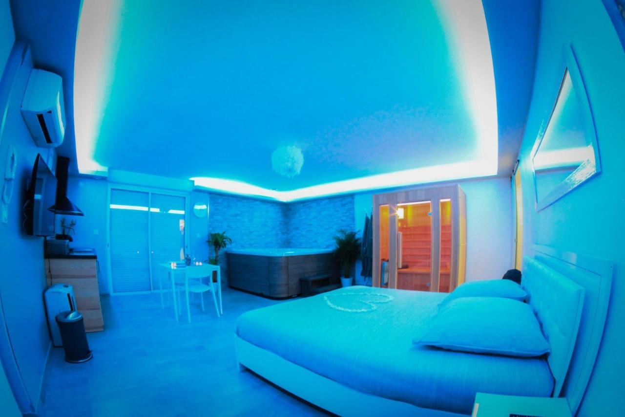Nuit Vip Spa Sauna Privatif Le Rove Exterior photo